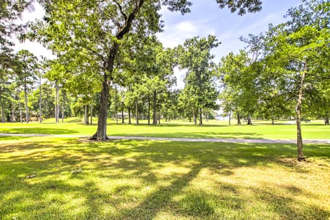 Walden Golf Course Condo Near Lake Conroe! Apartment in Lake Conroe