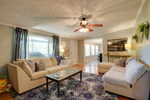 Noteworthy Cabin: Grill, Walk to Beaver Lake! House in Beaver Lake