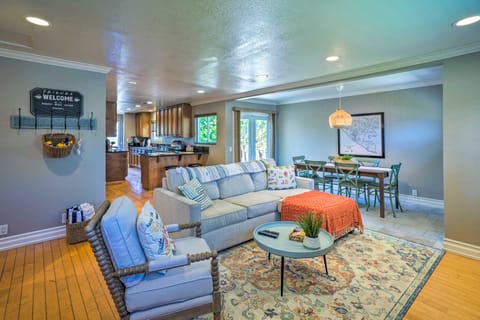 Chic Huntington Beach Escape ~ 1 Mi to Ocean! House in Huntington Beach