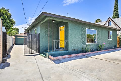 Updated Compton Home ~ 10 Mi to SoFi Stadium! House in Compton