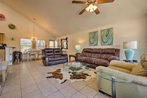 Pet-Friendly Home w/ Deck: 1 Mi to Canyon Lake Fun House in Canyon Lake