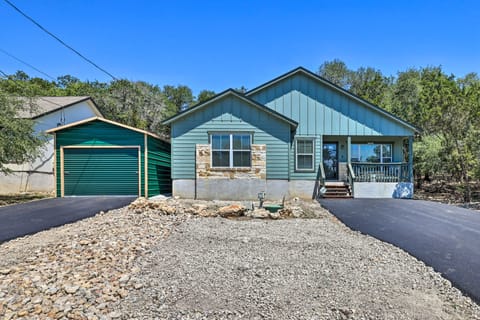 Pet-Friendly Home w/ Deck: 1 Mi to Canyon Lake Fun House in Canyon Lake