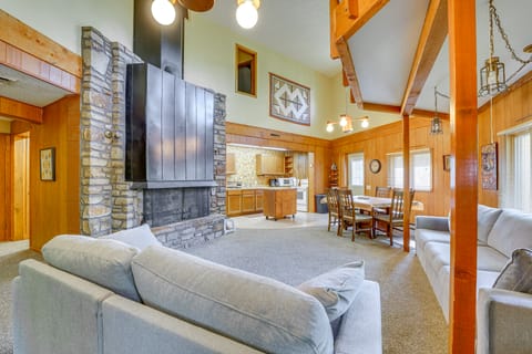 Rogers Cabin w/ Direct Access to Beaver Lake! House in Beaver Lake