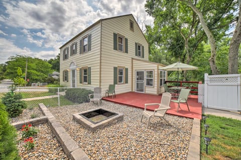 Pet-Friendly Lake Getaway: 1 Block to Beach! House in Gary