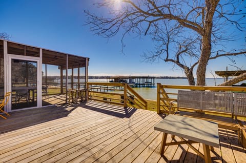 Waterfront Livingston Home w/ Dock & Porch! House in Lake Livingston