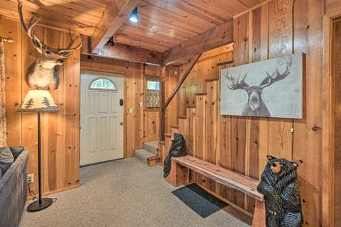 Comfortable Mi-Wuk Village Cabin: Hike & Ski! House in Mi Wuk Village
