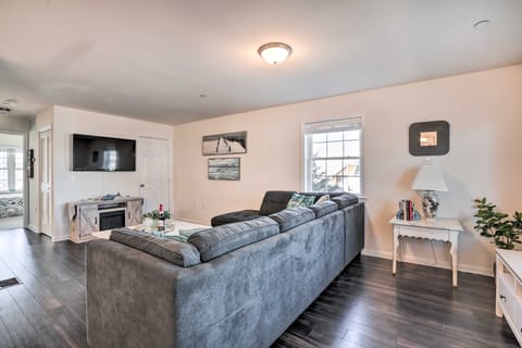 Bright & Airy Condo - Walk to Ortley Beach! Apartment in Lavallette