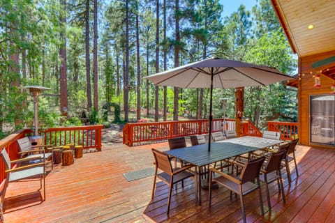 Hot Tub & Game Room: All-Season Pinetop Cabin House in Pinetop-Lakeside