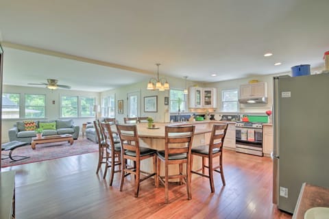 Spacious & Modern Ashley Falls Home on 1 Acre Haus in Litchfield County