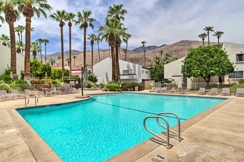 Sunny Palm Springs Escape - 2 Mi to Downtown! Condo in Palm Springs