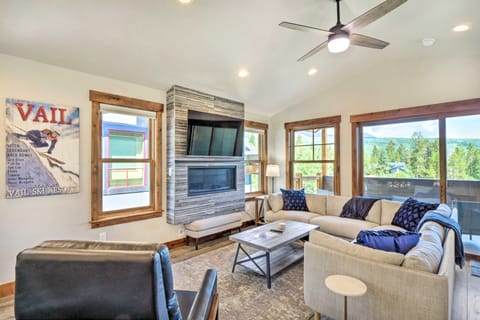 Private Rooftop Deck & Fire Pit: Cozy Frisco Home House in Frisco