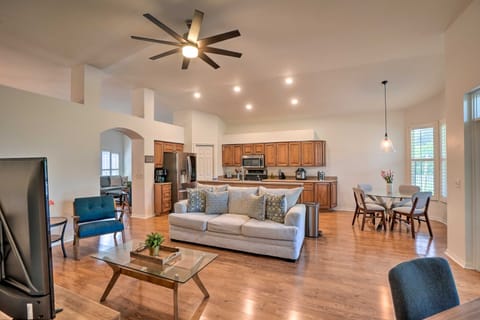 Sunny Brandon Getaway w/ Game Room & Fire Pit House in Brandon