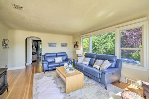 Spacious Family-Friendly Home on Port Orchard House in Bainbridge Island