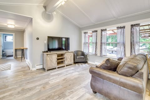 Cozy North Bend Getaway Near Dunes + Ocean! House in Oregon