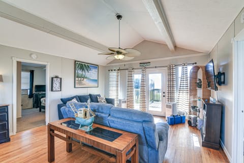 Second-Row Surfside Beach House: Newly Renovated! House in Surfside Beach