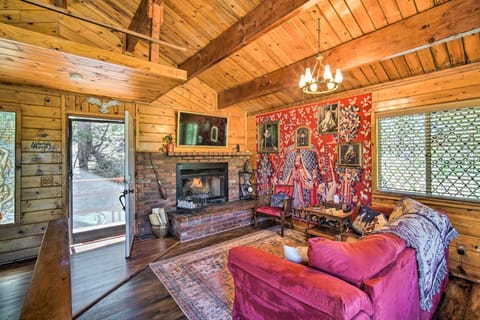 ‘The Sorcerer’s Cabin’ Arrowbear Lake Retreat House in Arrowbear Lake