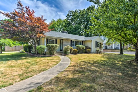 Charming Springfield Home w/ Private Backyard Haus in Springfield