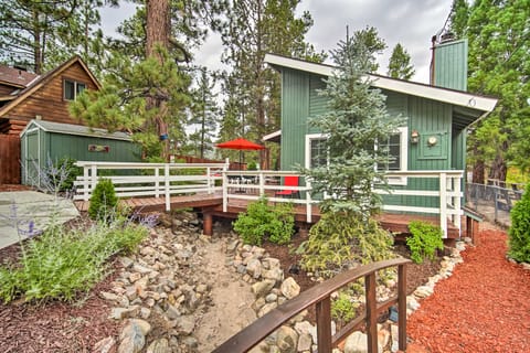 3 Mi to Skiing: Big Bear Cabin w/ Deck House in Big Bear