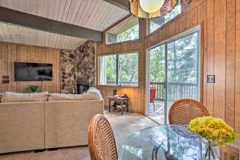 Lake Arrowhead Cabin w/ Mid-Century Charm! House in Lake Arrowhead