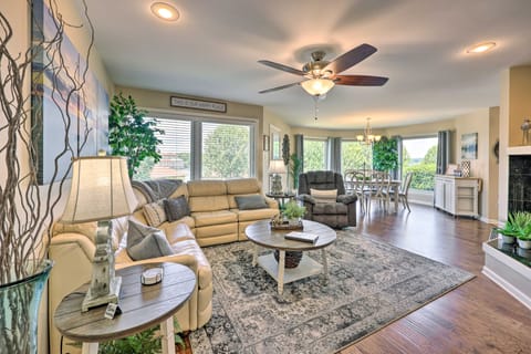 Beautiful Hot Springs Condo w/ Lake Hamilton Views Apartment in Lake Hamilton