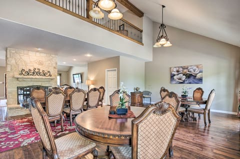 Luxury San Antonio Retreat: 110-Acre Private Ranch House in Rio Grande