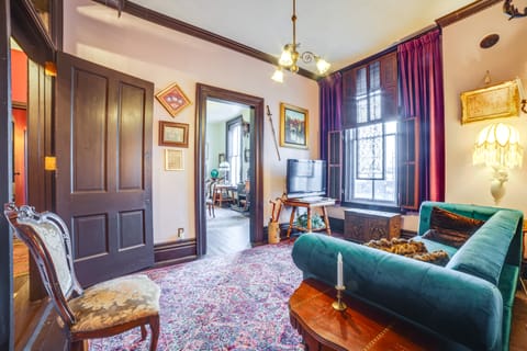 Vintage Apartment in Historic Downtown La Porte! Apartment in La Porte