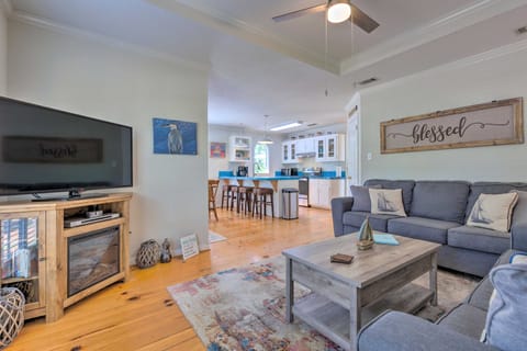 Charming Dauphin Island Home ~ 1 Mi to Beach! Cottage in Dauphin Island