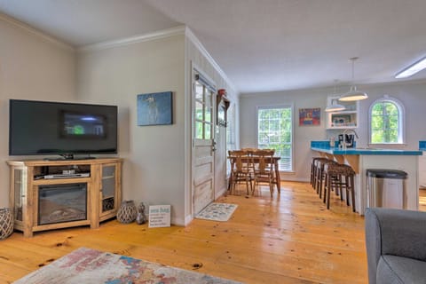 Charming Dauphin Island Home ~ 1 Mi to Beach! Cottage in Dauphin Island