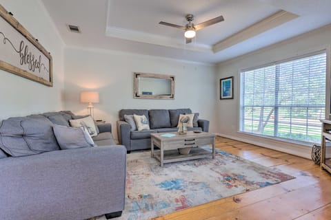 Charming Dauphin Island Home ~ 1 Mi to Beach! Cottage in Dauphin Island