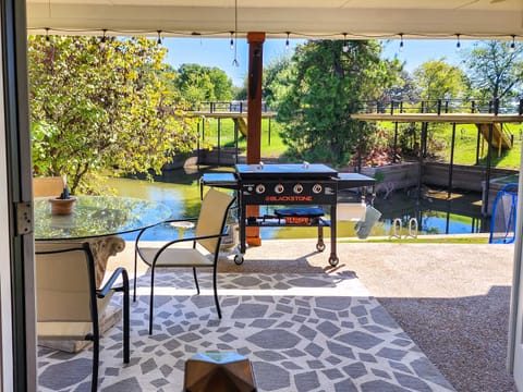 Lakefront Family Home w/ Boat Dock + Slip in Texas House in Cedar Creek Reservoir