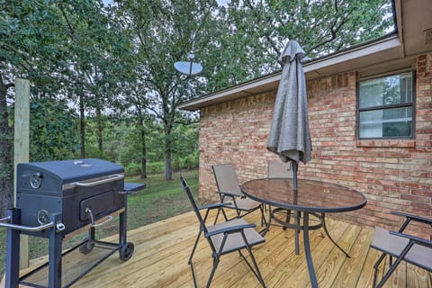 Family-Friendly Barling Retreat: Yard & Deck! Maison in Fort Smith