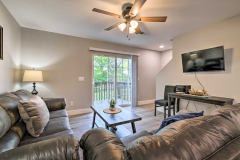 Townhome 1-Min Walk to Lake & Close to SDC! Apartment in Kimberling City