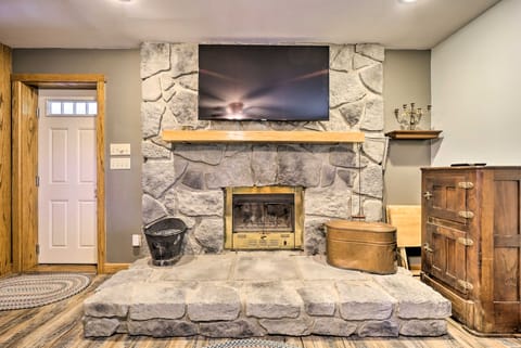 Updated Buckeye Lake Retreat w/ Game Room! House in Ohio