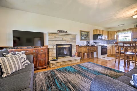 McArthur Cabin: Peaceful Getaway on Farm! House in Ohio