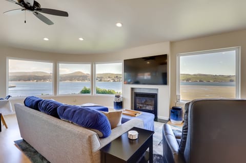 Dreamy Sonoma Coast Home w/ Waterfront Views Haus in Bodega Bay