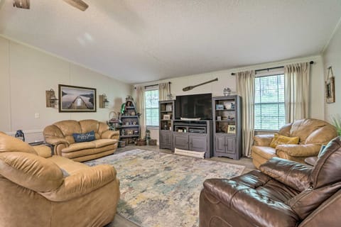 Lakeside Living: Sparta Retreat w/ Game Room! House in Lake Sinclair