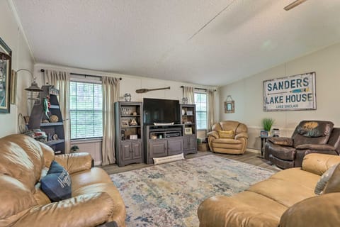 Lakeside Living: Sparta Retreat w/ Game Room! House in Lake Sinclair