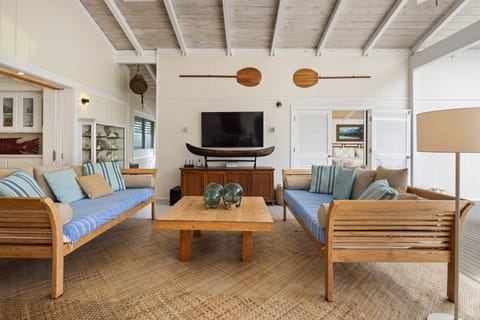 Upscale Kailua Getaway: Steps to Swim Beach! Casa in Kailua