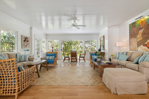 Upscale Kailua Getaway: Steps to Swim Beach! Casa in Kailua