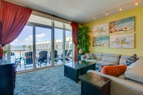 South Padre Island Condo - Walk to the Beach! Apartment in South Padre Island