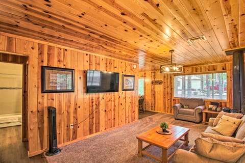 Bring a Pet: Pinetop Cabin w/ Game Room! House in Pinetop-Lakeside