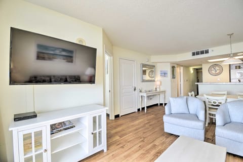 Oceanfront Condo w/ Perks in Bay Watch Resort Appartement in Atlantic Beach