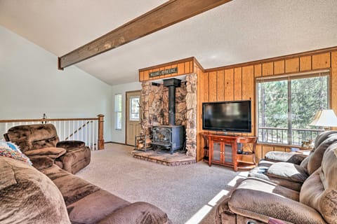 Pine Mountain Lake Home w/ Wraparound Deck! House in Groveland