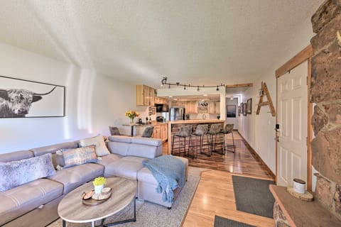 Cozy & Chic Mountain Condo w/ Community Perks Apartment in Fraser