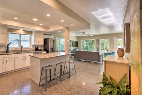 Pet-Friendly Waterfront Home - 2 Mi to Beach! House in Tarpon Springs