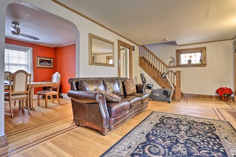 Lovely Home Near FDU & Holy Name Hospital! Haus in Teaneck