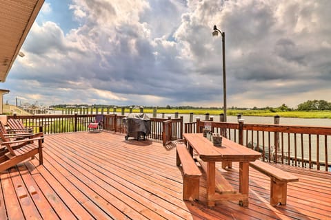 Oceanfront Milford Home w/ View & Boat Access Casa in Slaughter Beach
