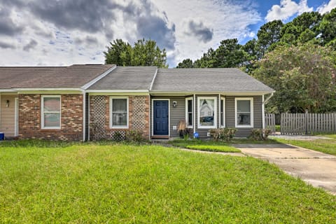 Charming Jacksonville Abode w/ Patio! Apartment in Jacksonville