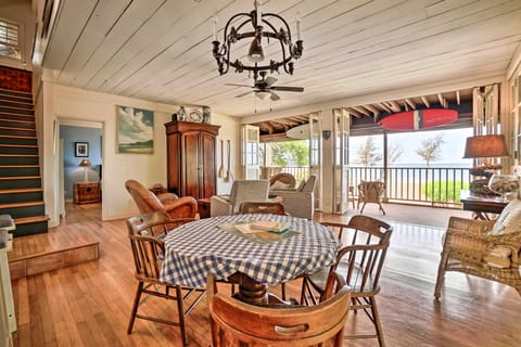 Tropical Paniolo Hale Townhome, Walk to Beach Apartment in Molokai