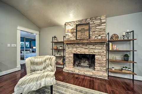 Buda Home w/ Deck & Fire Pit - 15 Mi to Austin! House in Austin